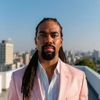 Douglas Castro headshot