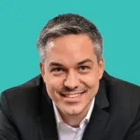 Douglas Castro headshot